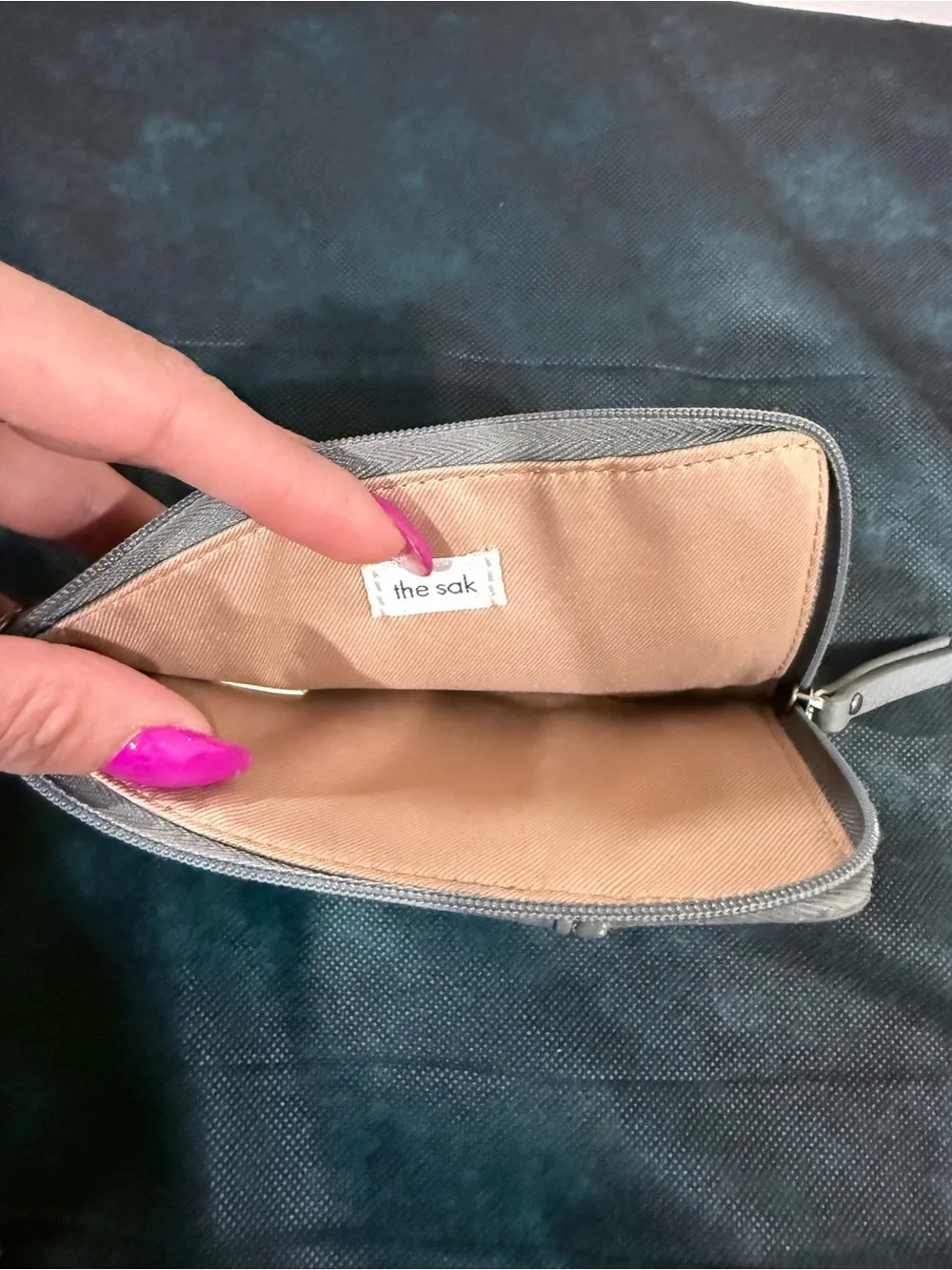 🔥The Sak Light Gray Leather Card Zip coin Bag EC🔥